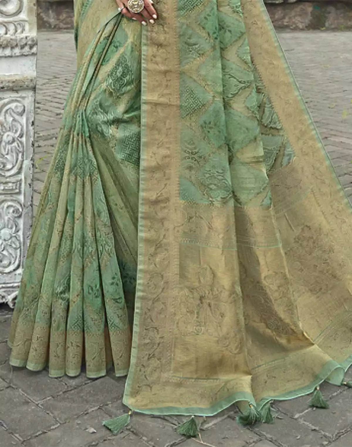 Green Coloured Floral Weaving Fancy Jute Saree
