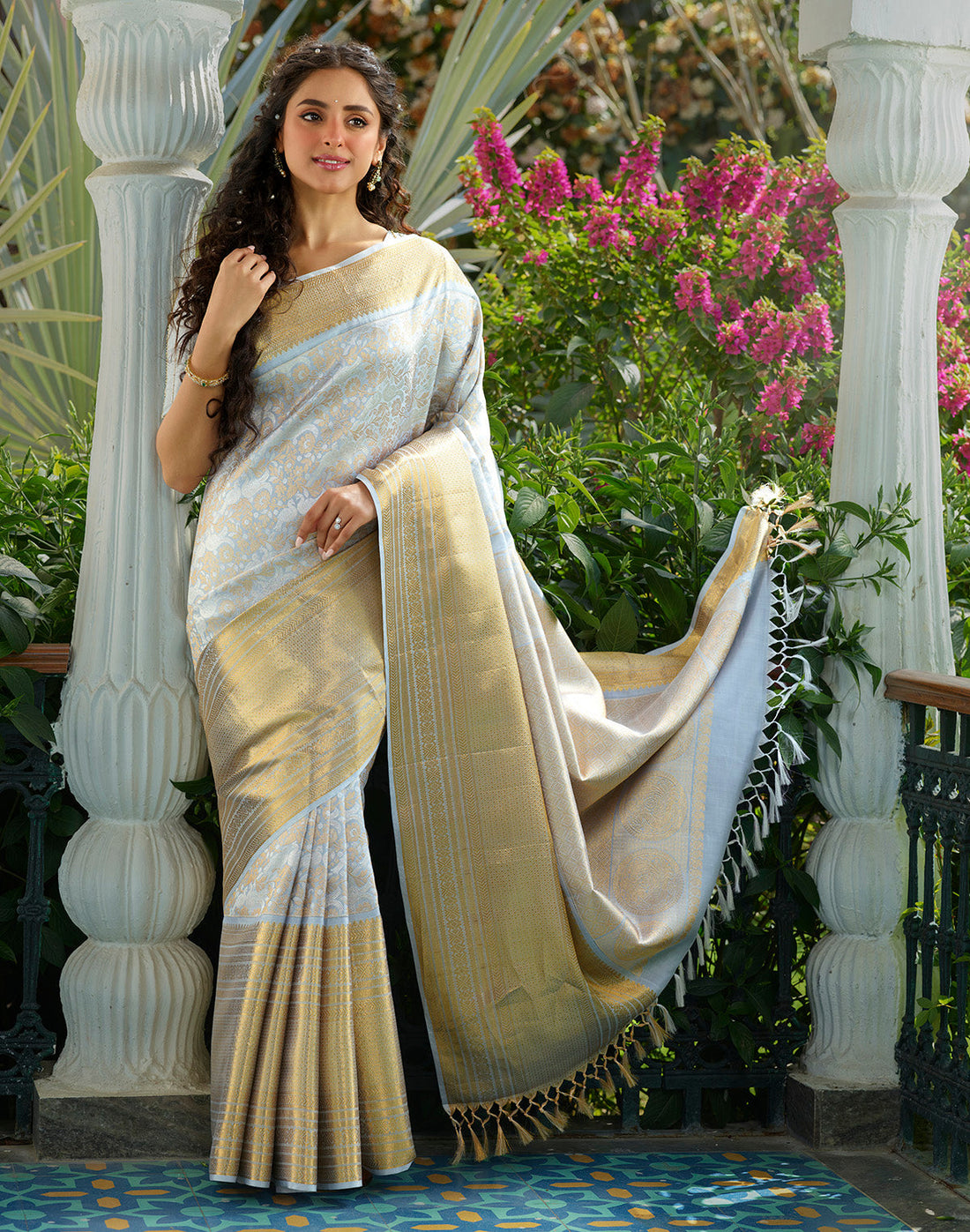 Light Grey All Over Floral Woven Design Kanjivaram Pure Silk Saree