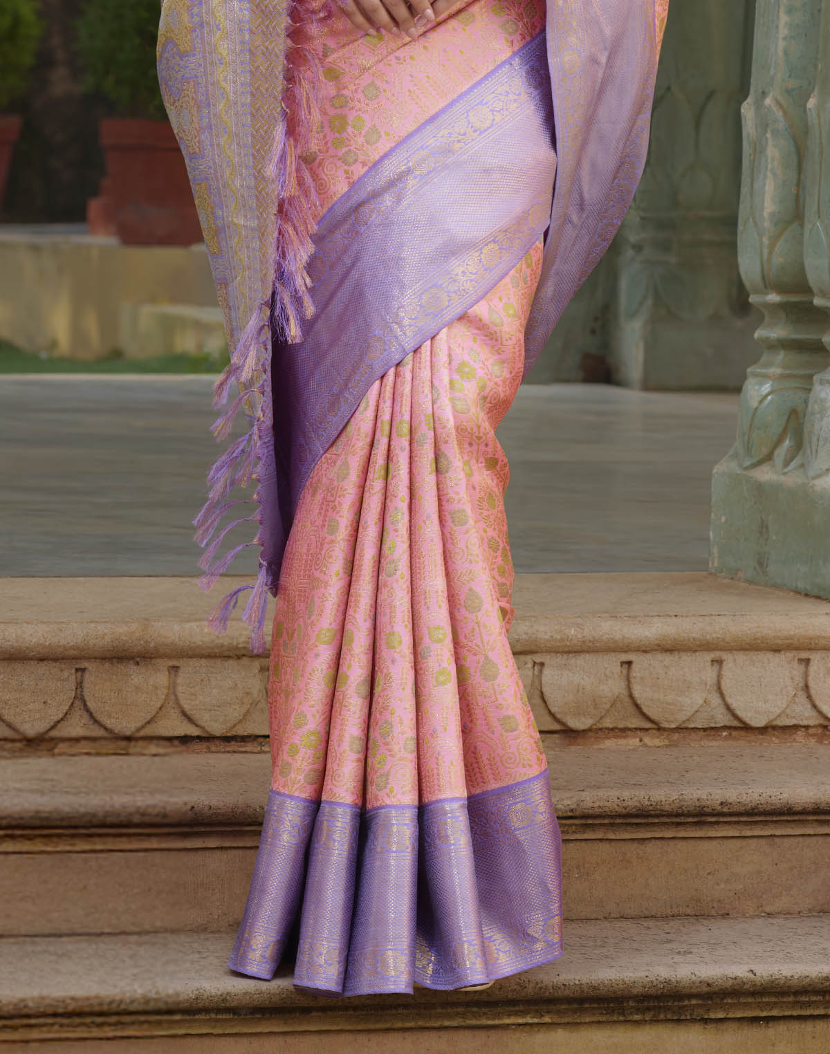 Light Pink Floral Kanchipuram Pure Silk Saree With Contrast Skut Border