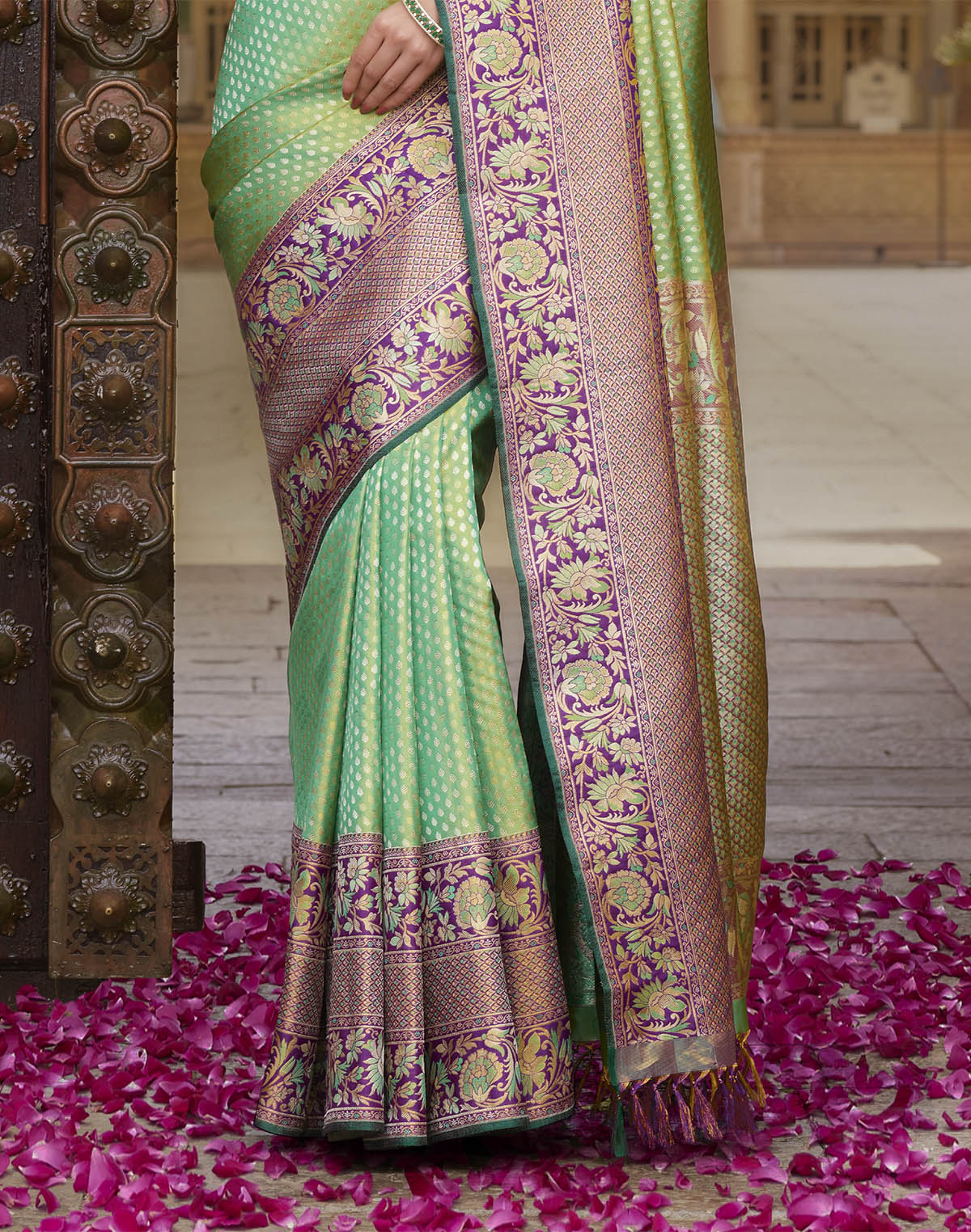 Double Shaded Green Brocade Design Pure Silk Contrast Skut Border Saree