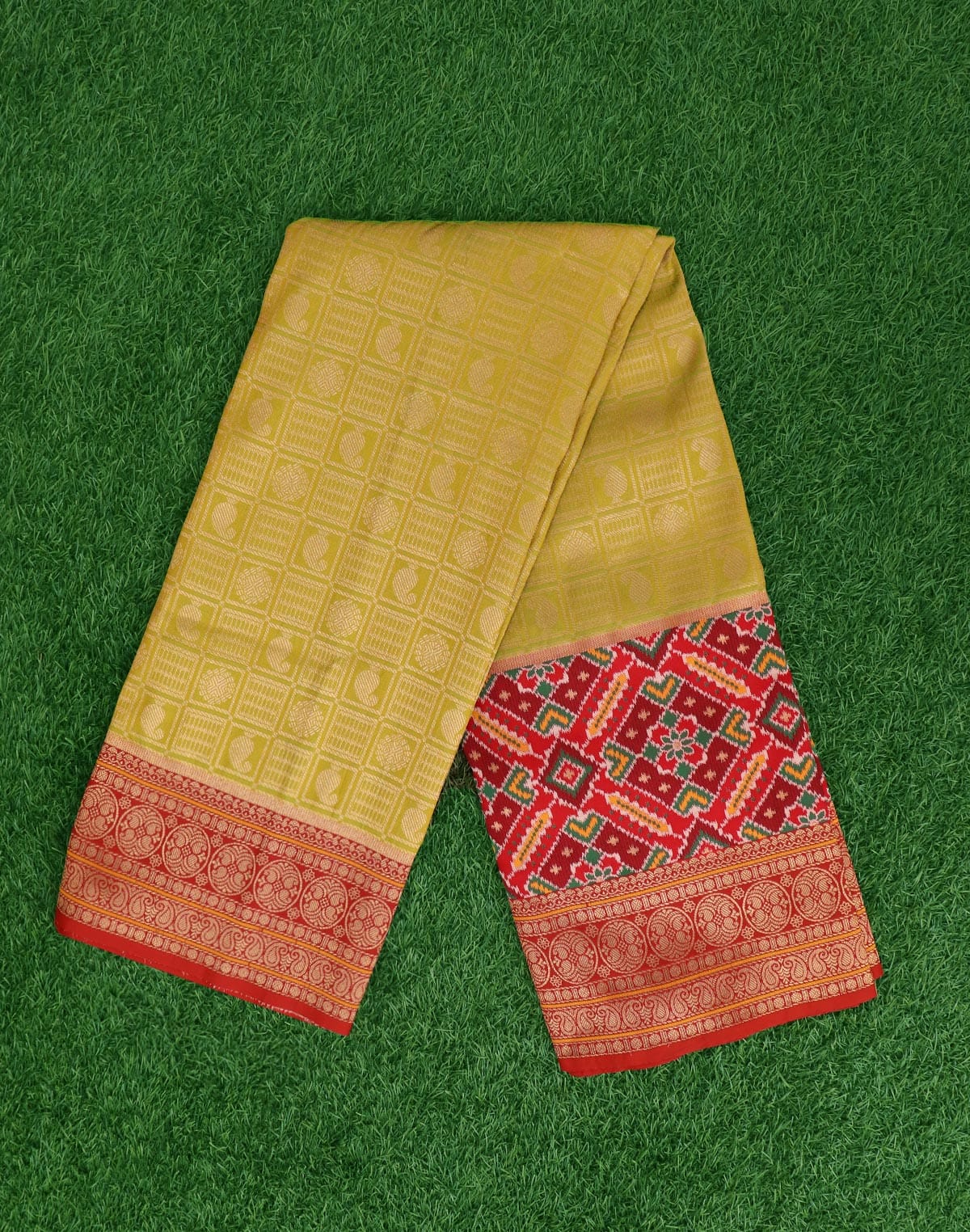 Mehendi Green Woven design Pochampally Border Saree