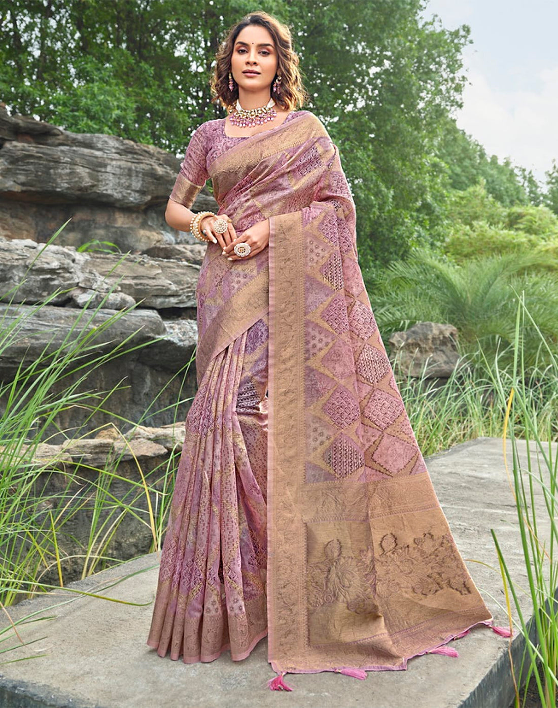 Pink Color Jute Saree with beautiful Zari Pallu