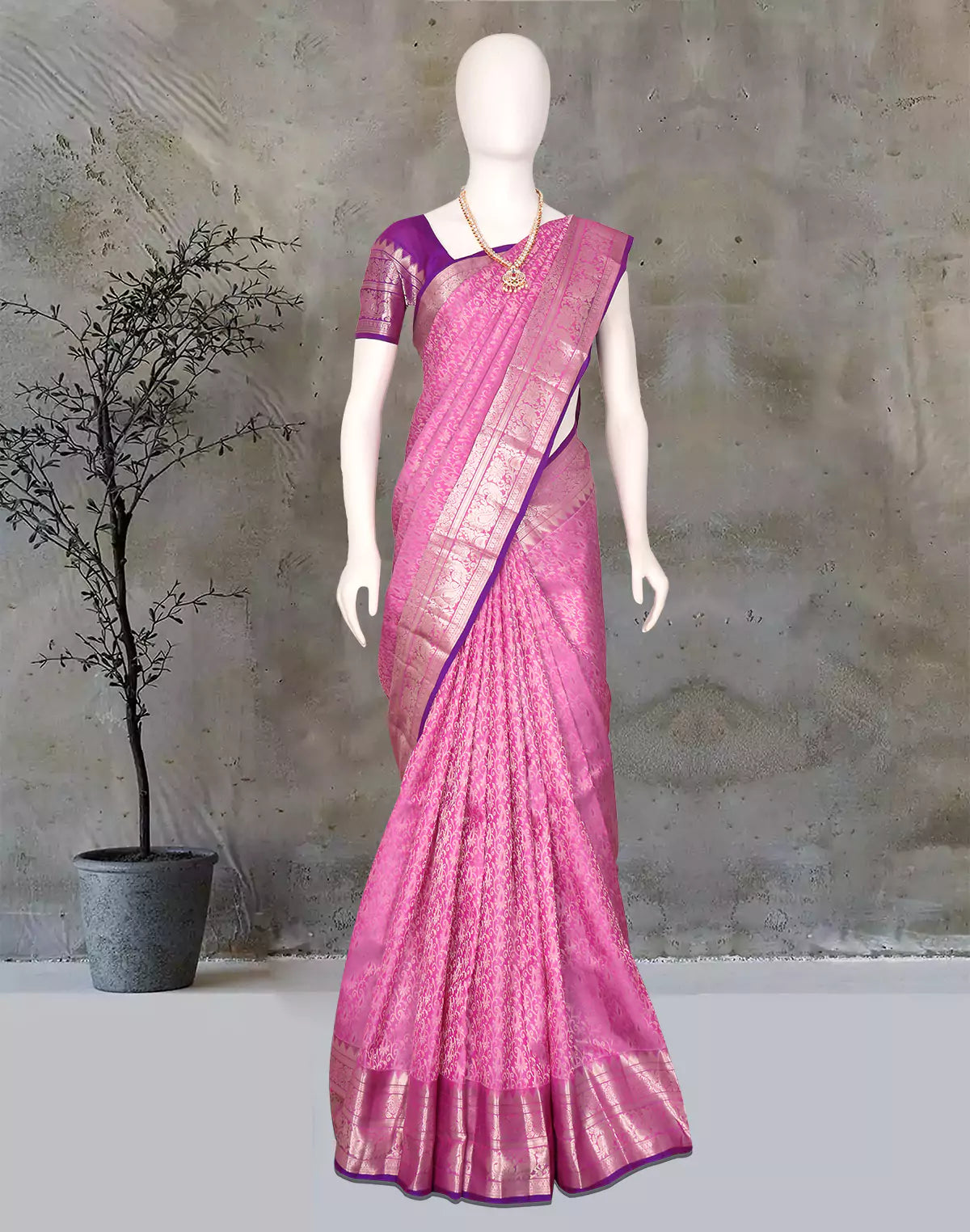 Light Pink Paisely Pattern Silver Zari Contrast Border Kanchi Pattu Saree